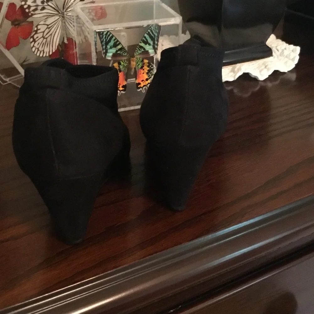 Impo-Great Condition-Women’s Black Suede Slip-On Stretch Bootie Wedges
